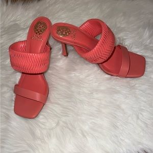 NEW Vince Camuto Emoelee Sandal, Coral Leather, Womens Size 9 M / 40